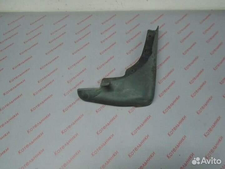 Nissan 63854-8H300 Брызговик перд правый