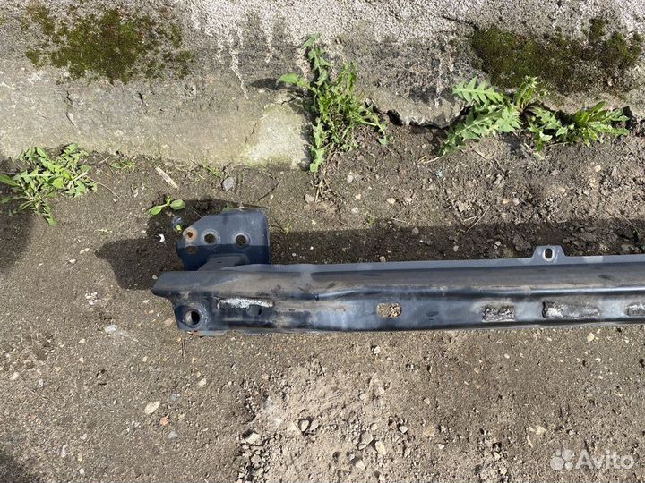 Усилитель переднего бампера Volkswagen Touareg