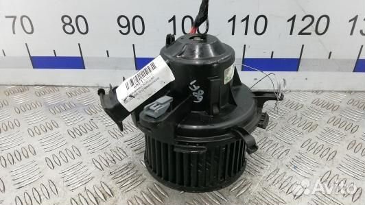 Моторчик печки cadillac escalade 3 (68F01KK04)