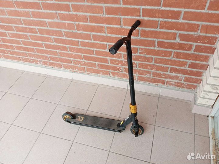 Трюковой самокат Reaction