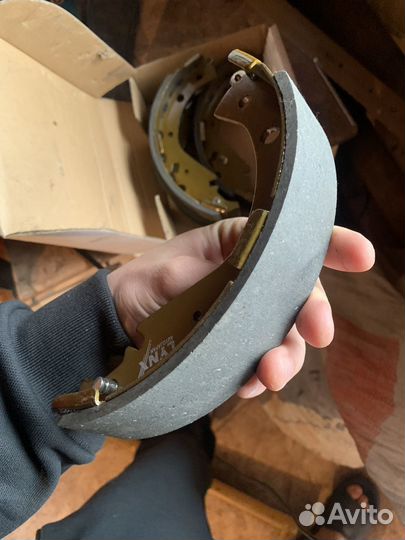 Колодки тормозные барабанные BS-7524 новые