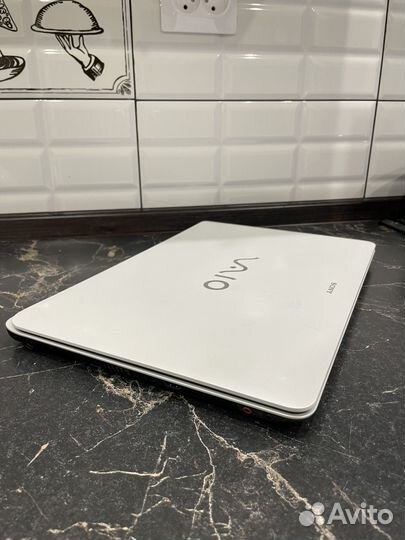 Белоснежный sony vaio, тоненький