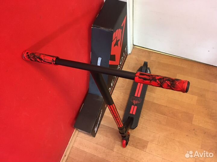 Трюковой самокат Haevner Detroit черно-красный