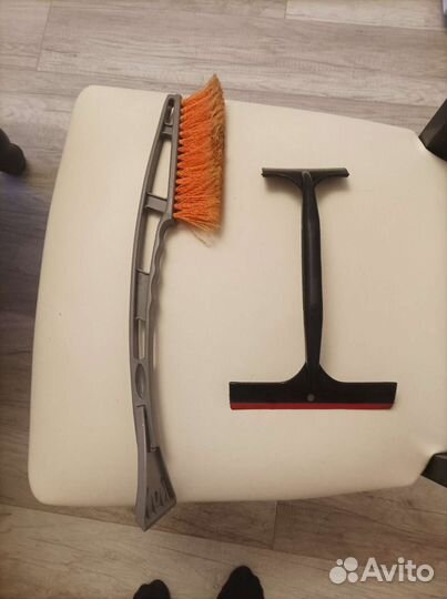 Щётка для снега, скребок, сгон для воды