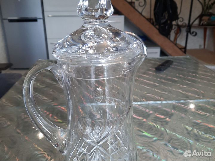 Хрустальный кувшин с крышкой