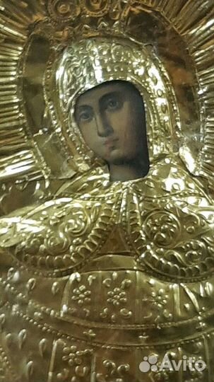 Старинные иконы в киоте