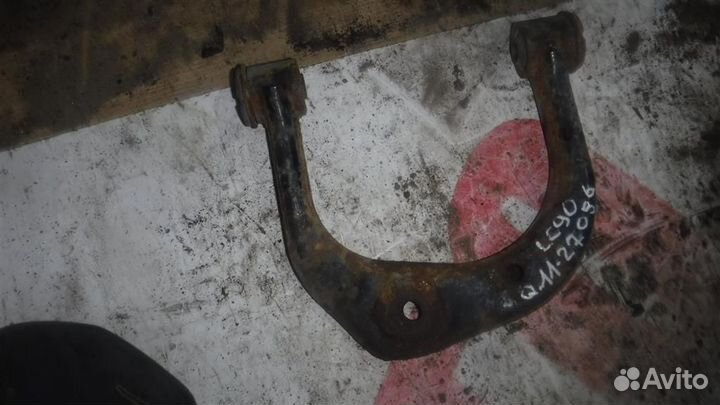 Рычаг передний верхний левый Toyota Land Cruiser