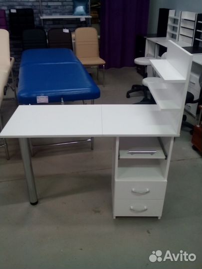 Стол маникюрный