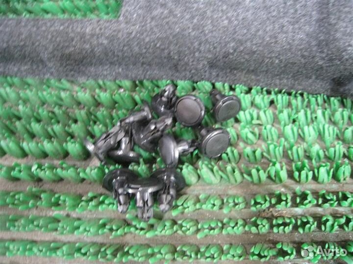 Обшивка крышки багажника Subaru Legacy/ Outback B