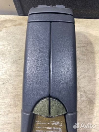 Подлокотник передний Mercedes-Benz E-Class W211