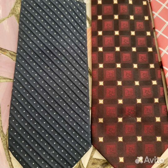 Галстуки фирменные