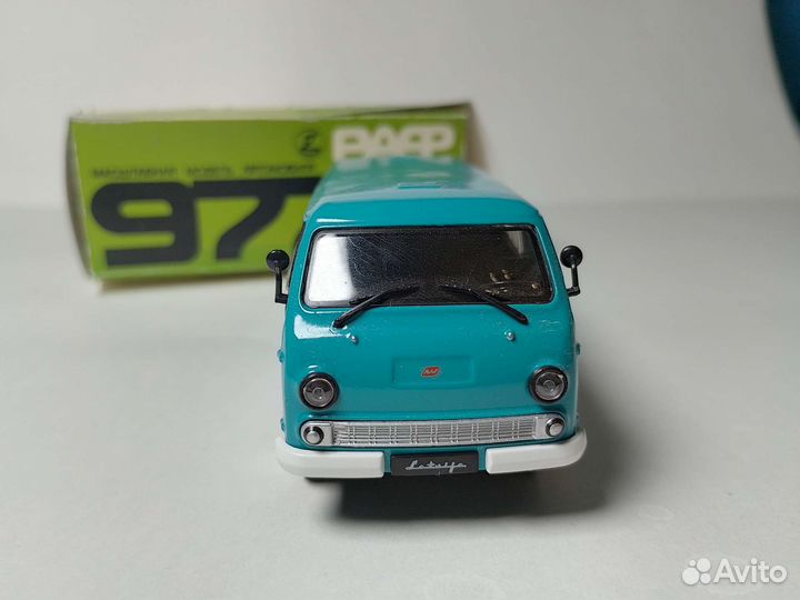 Раф 977дм Латвия Deagostini 1:43