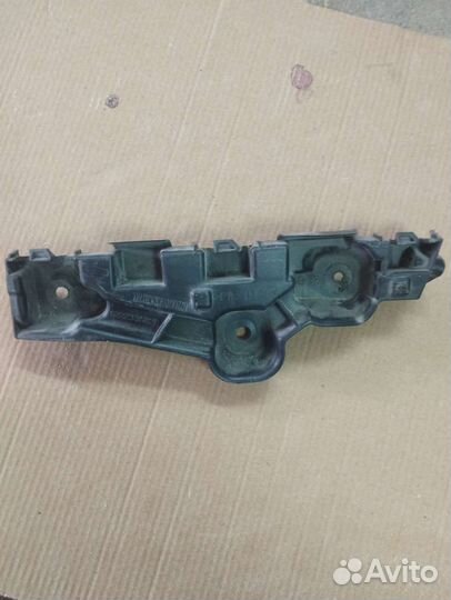 Кронштейн переднего бампера Logan 622233582R