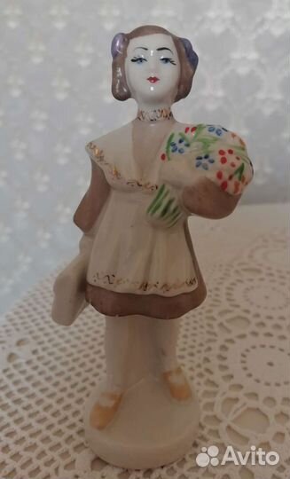 Статуэтка фарфор