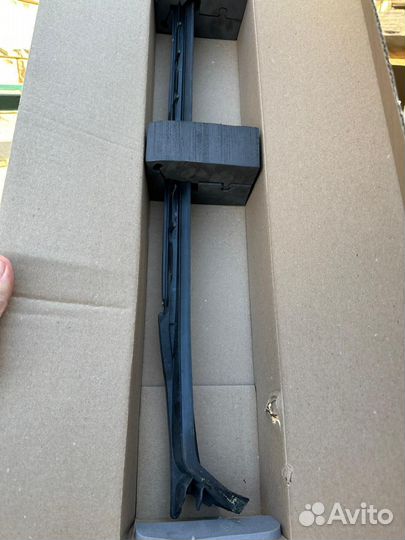 Водосток левый, молднинг лабового стекла BMW