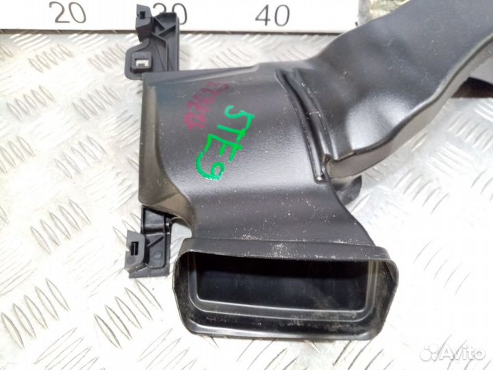 Б/У Воздуховод отопителя в торпедо правый#001