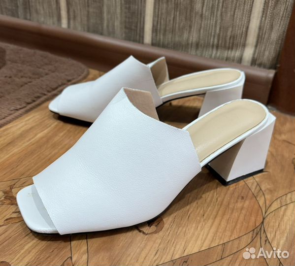 Босоножки женские белые