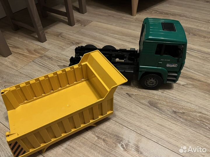 Самосвал Bruder MAN