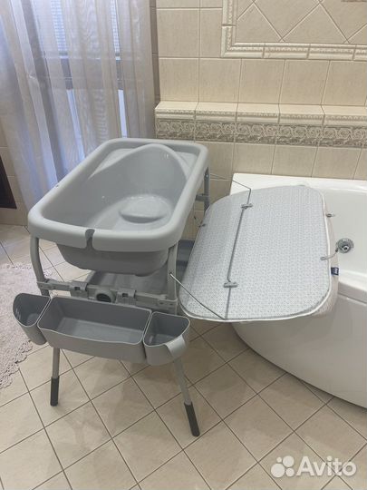 Пеленальный столик с ванночкой chicco