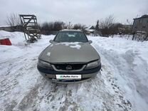 Opel Vectra 2.5 MT, 1998, битый, 400 000 км, с пробегом, цена 70 000 руб.
