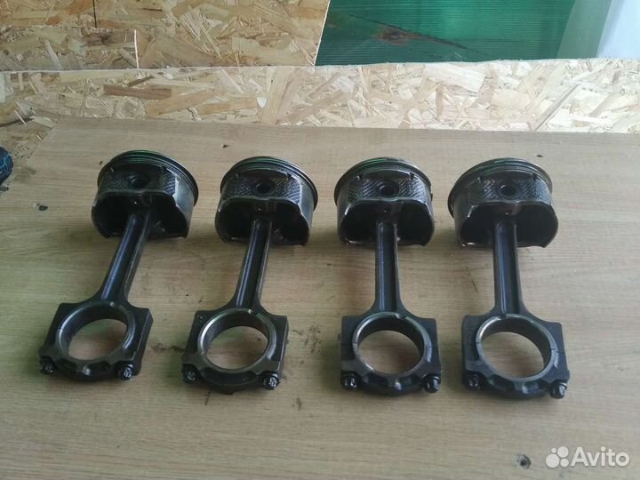 Поршни мотор ciba 2.0 бензин мондео3 2006г. Станд