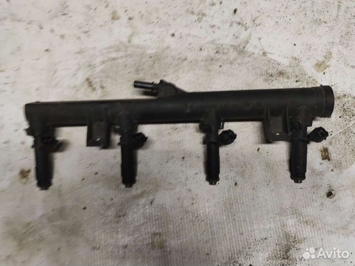 Топливная рампа форсунки Пежо 307