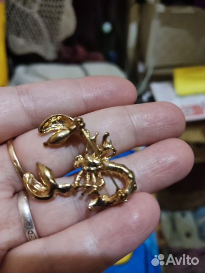 Скорпион брошь