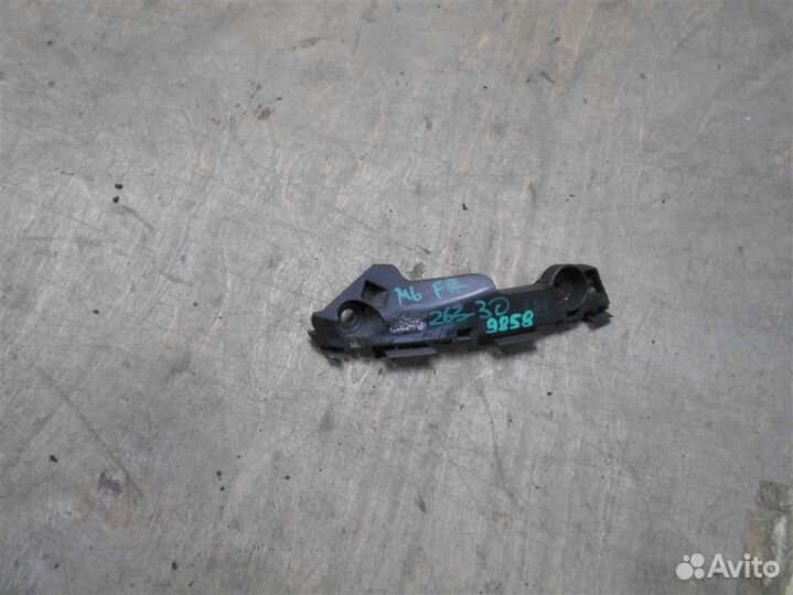 Кронштейн переднего бампера правый от Mazda Mazda