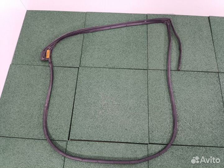 Уплотнитель двери задний правый Honda Accord 7 2.0