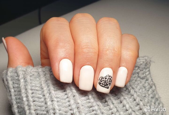 Маникюр, укрепление, выравнивание базой