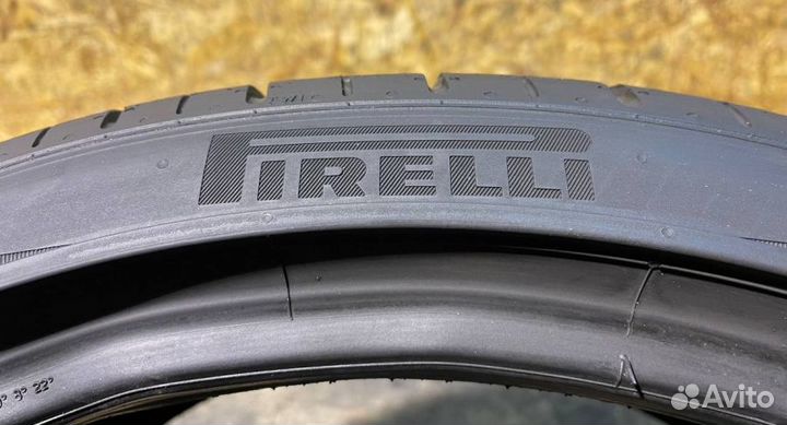 Pirelli P Zero PZ4 245/35 R20