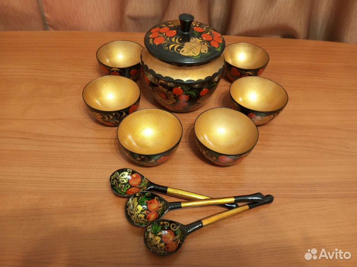 Набор посуды из дерева 