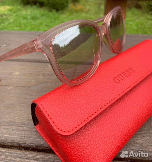 Очки солнцезащитные Guess