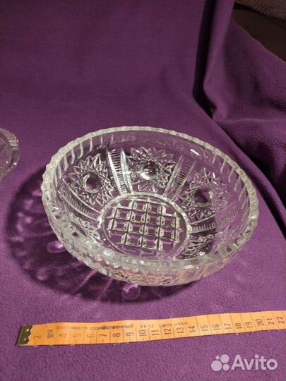 Хрустальные блюда и вазочка конфетница