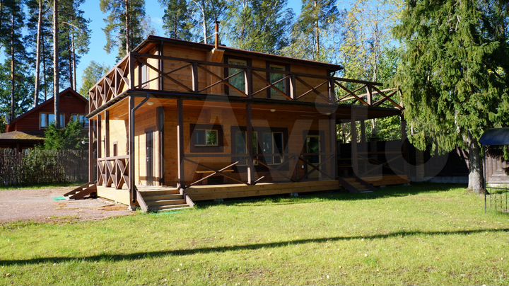 Коттедж 220 м² на участке 10 сот.