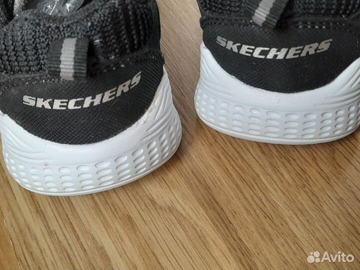 Кроссовки Skechers оригинал на мальчика б/у