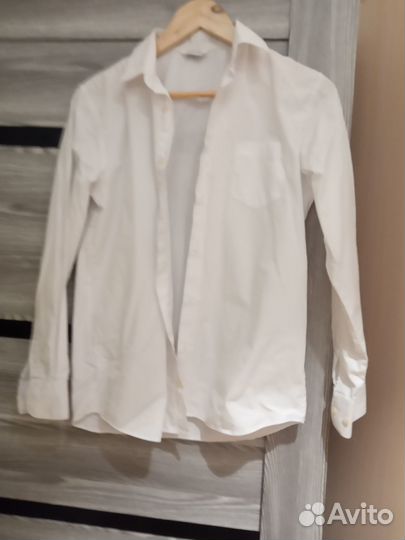 Рубашки белые на мальчика. Одним лотом