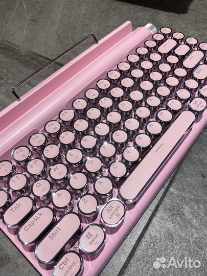 Модная ретро-клавиатура москва
