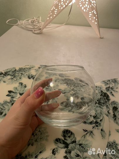 Стеклянная вазочка
