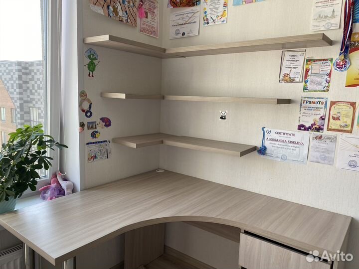 Угловой письменный компьютерный стол