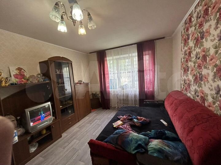 Комната 17 м² в 3-к., 1/10 эт.