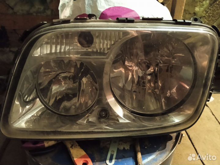 Фара левая Мерседес actros