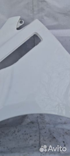 Крыло переднее левое белое Kia Rio 3 663114Y000