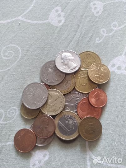 Кучка иностранных монет