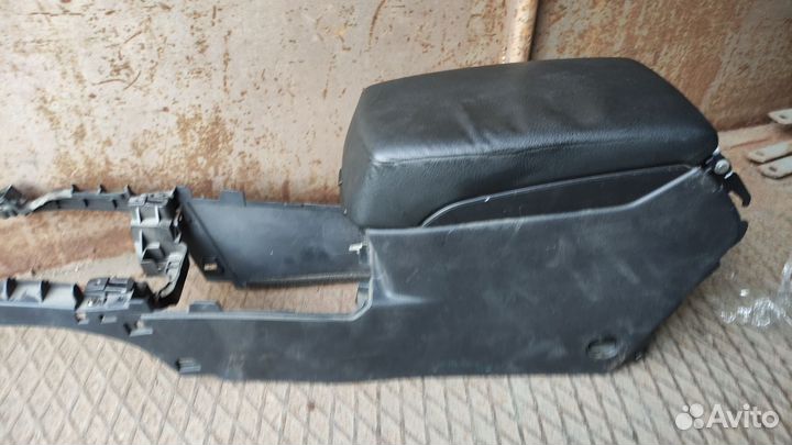 Бардачок между сиденьями subaru outback BR9