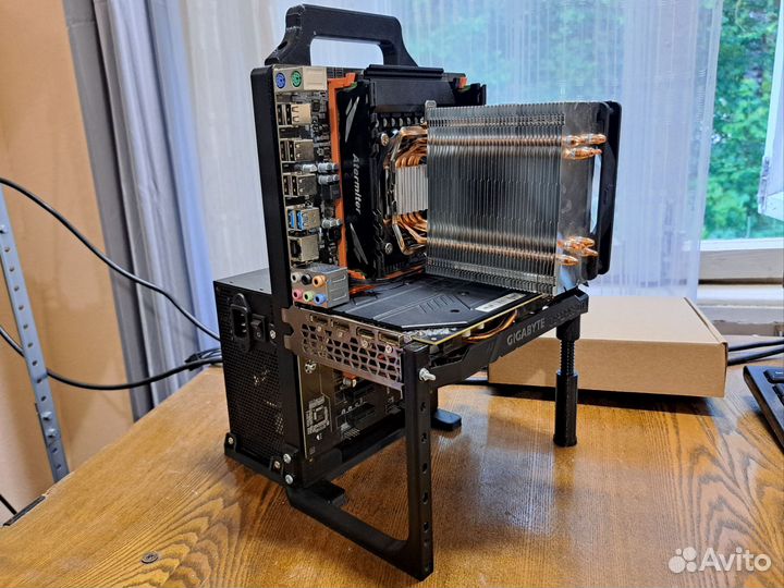 Держатель для видеокарты