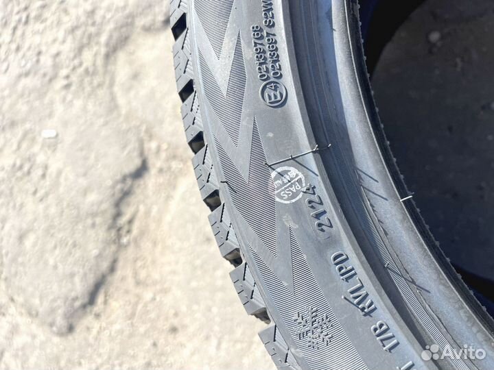 Sonix Winter Xpro Studs 69 245/40 R20 105T