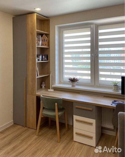 Письменный стол в детскую со шкафом