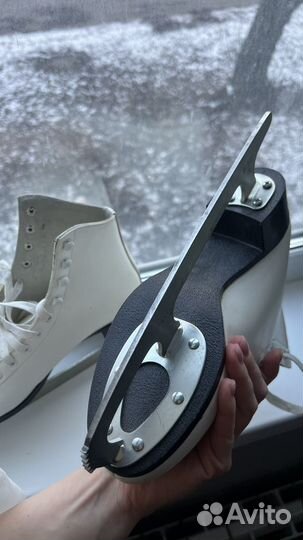 Коньки фигурные женские