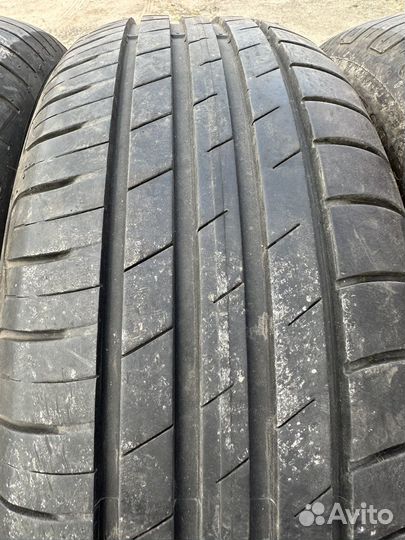 Goodyear EfficientGrip Performance 215/65 R16
